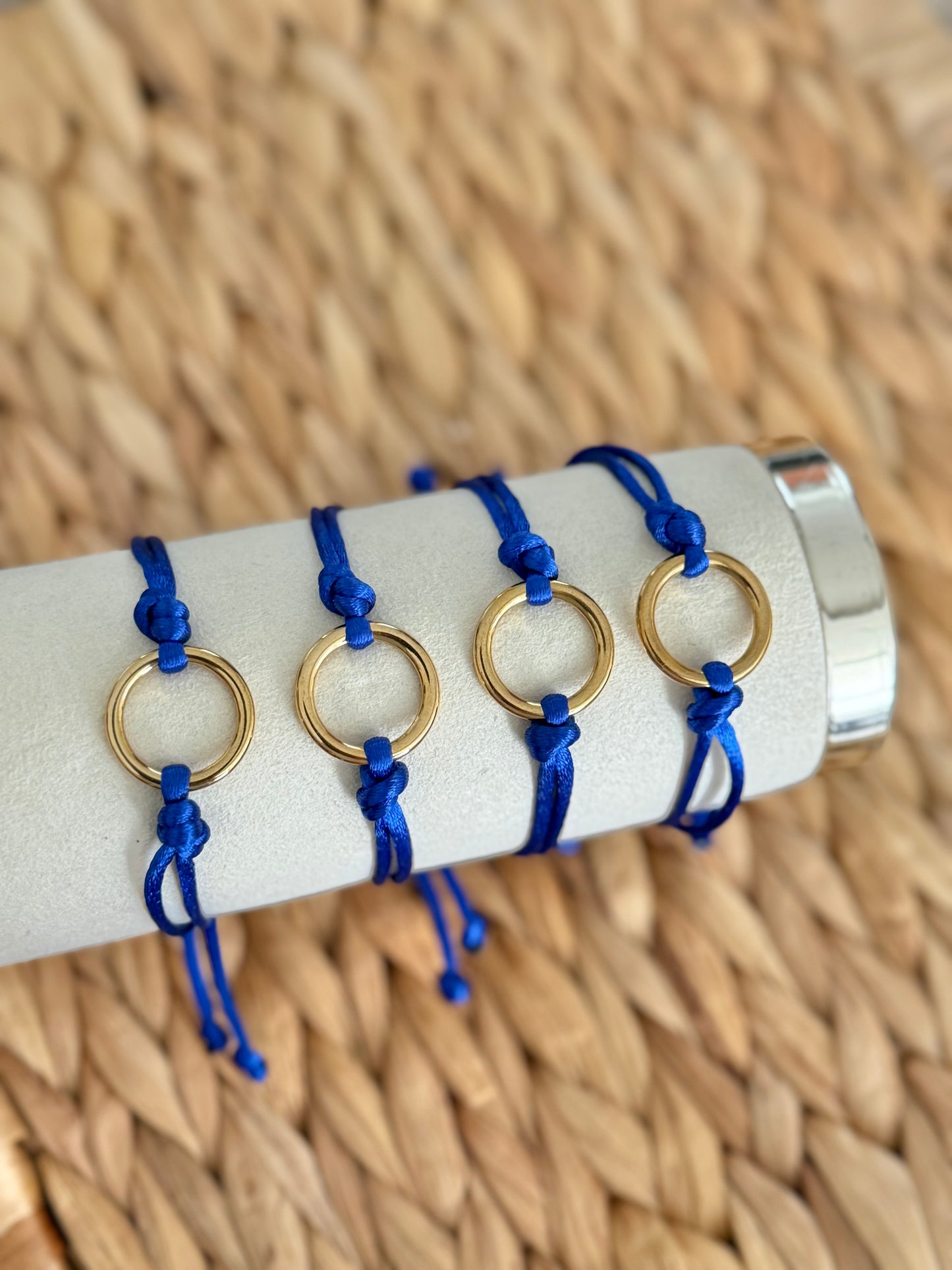Circle royal blue