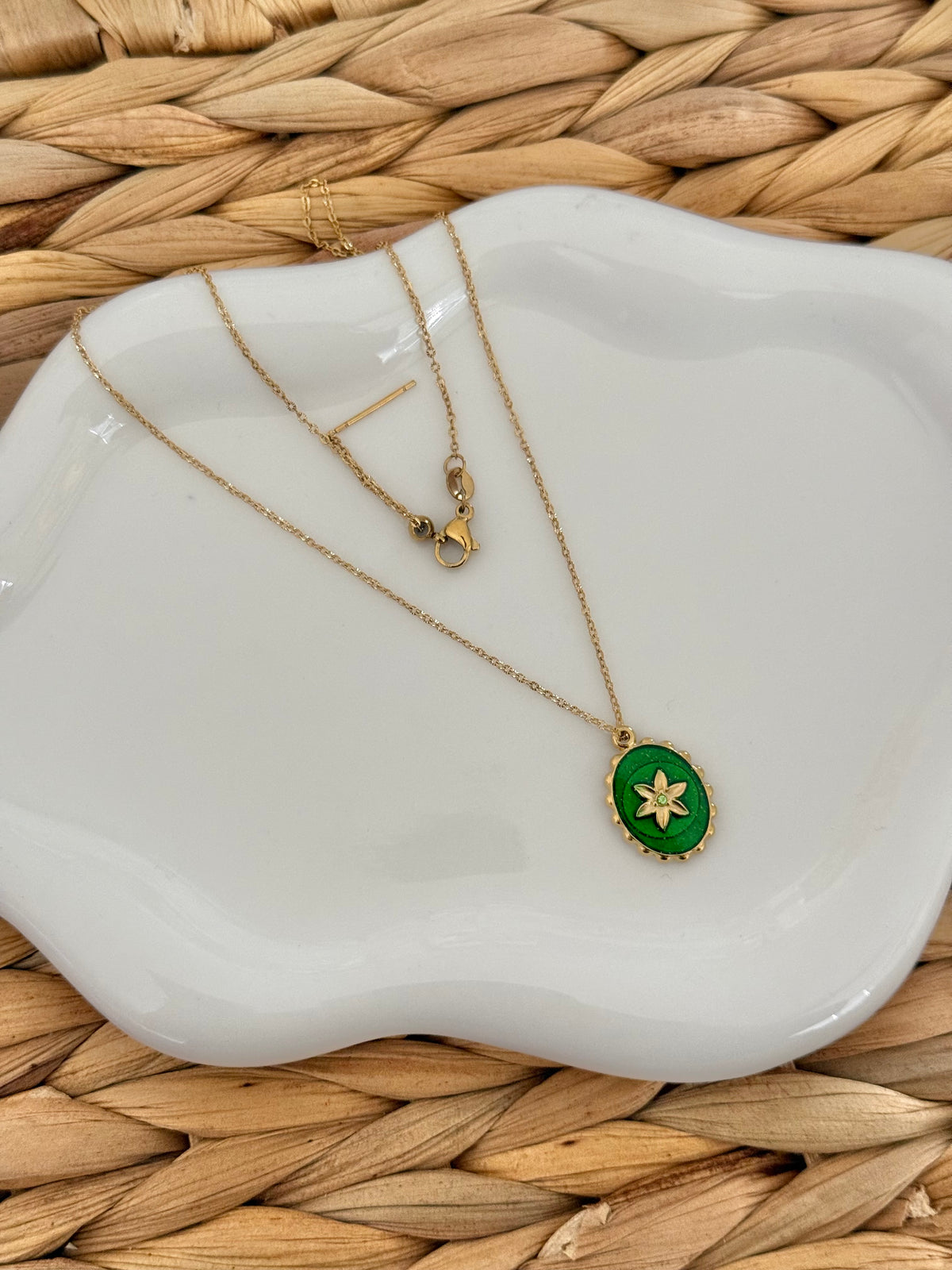 Green daisy
