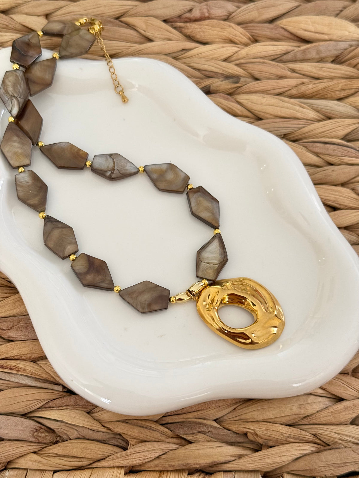 Nácar brown necklace