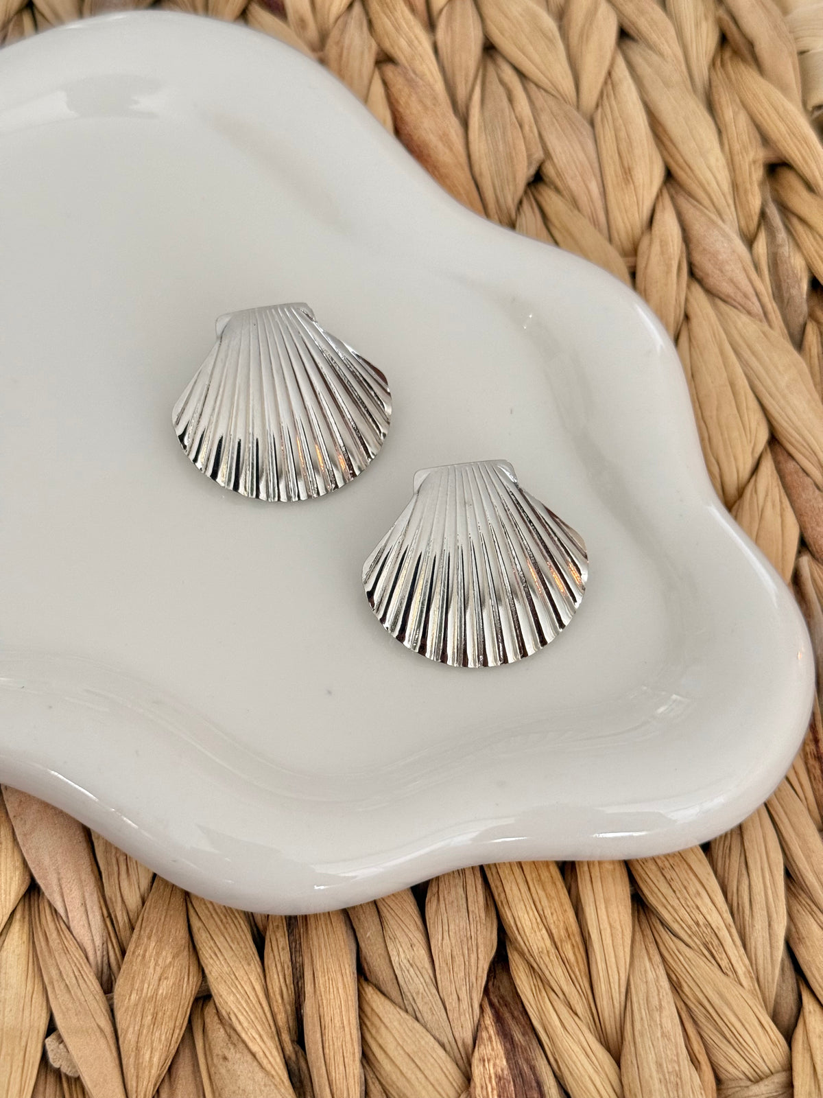 Shell silver stud