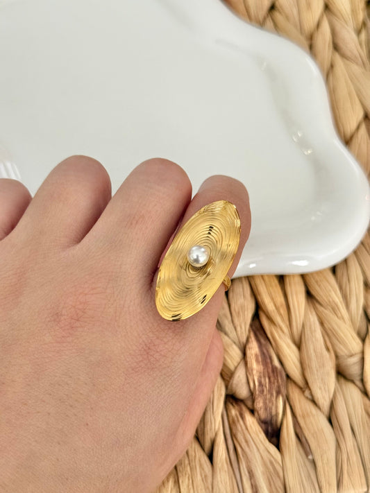 Pearly oval ring