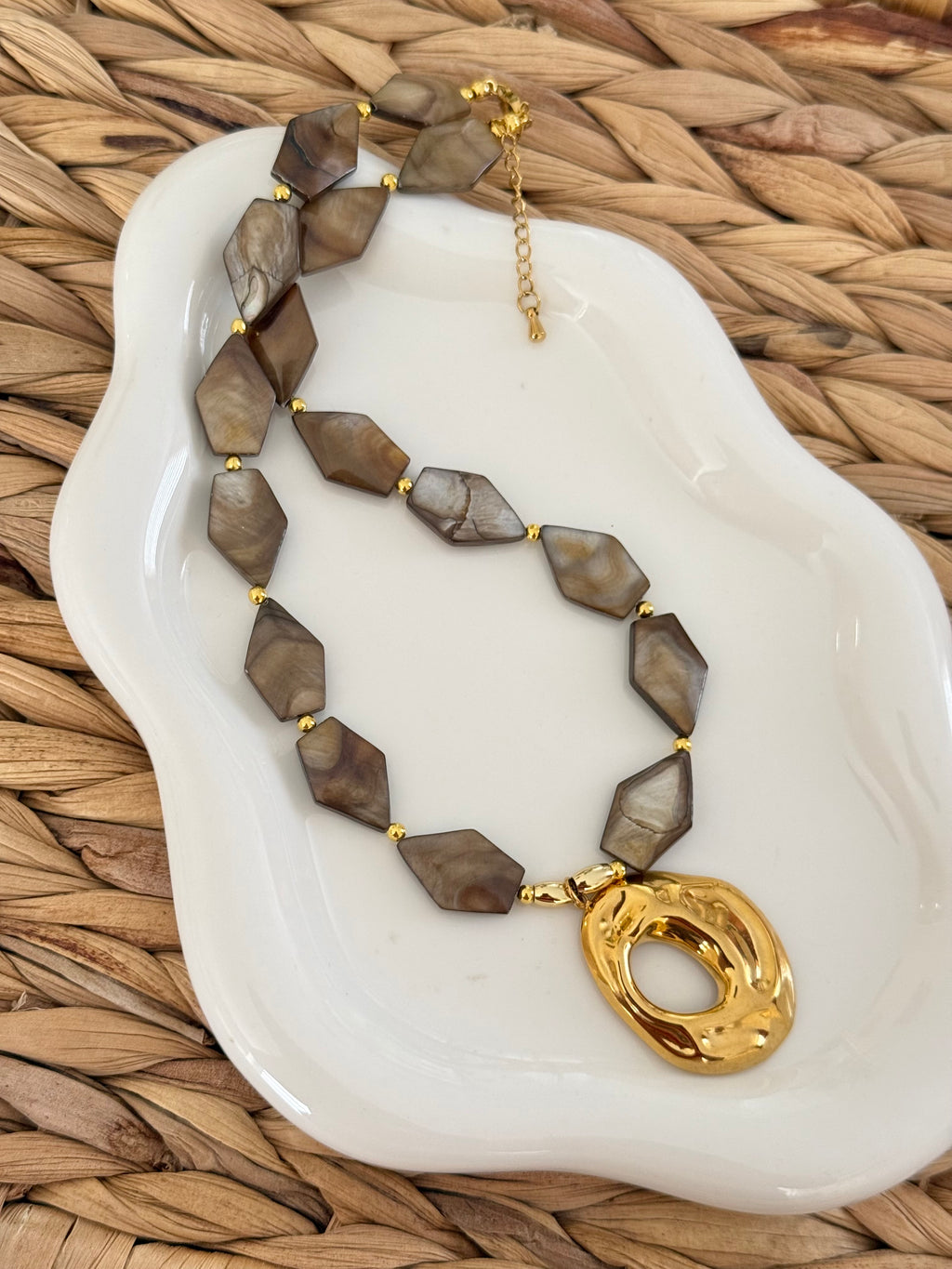 Nácar brown necklace
