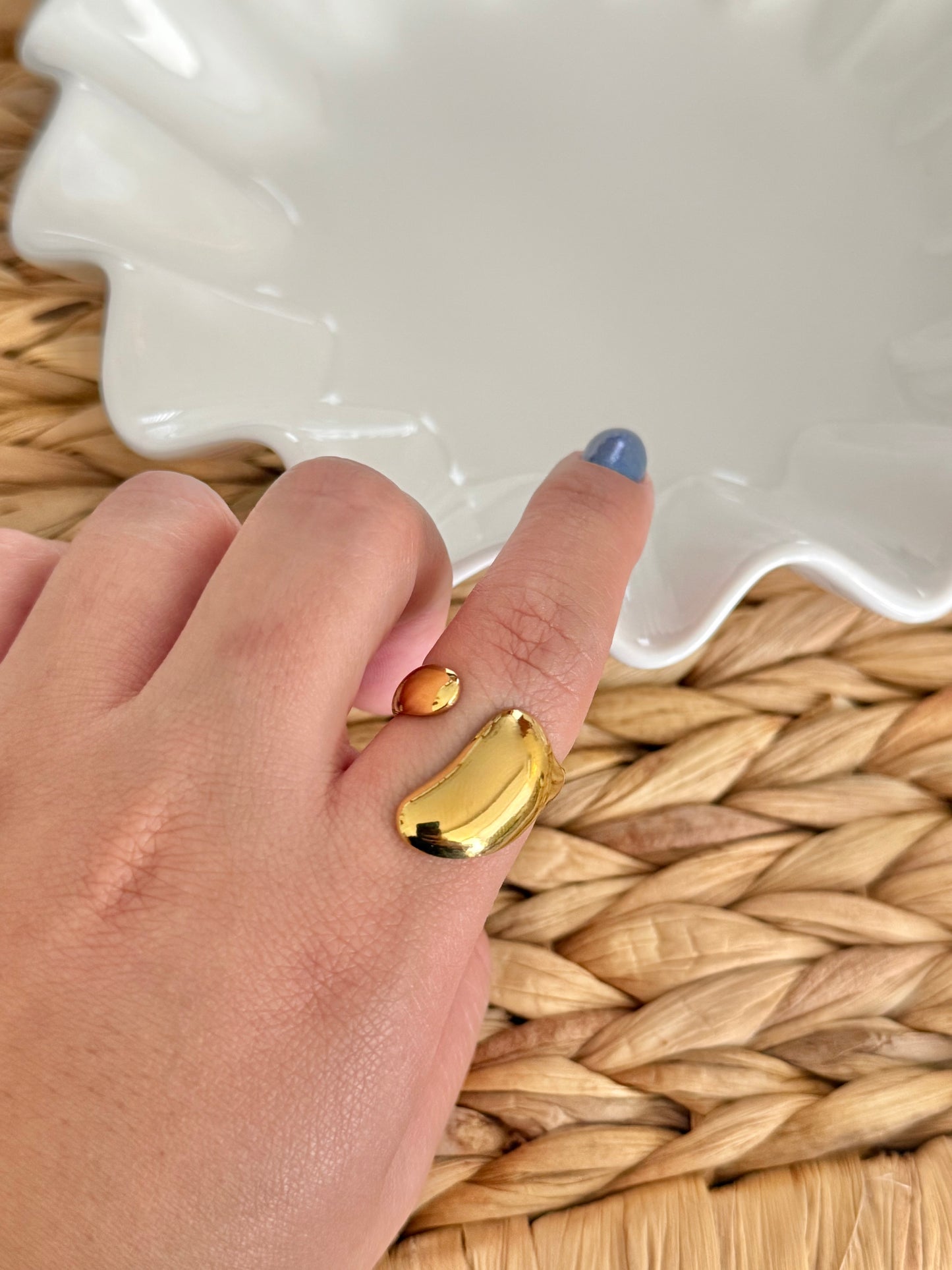 Amadora ring