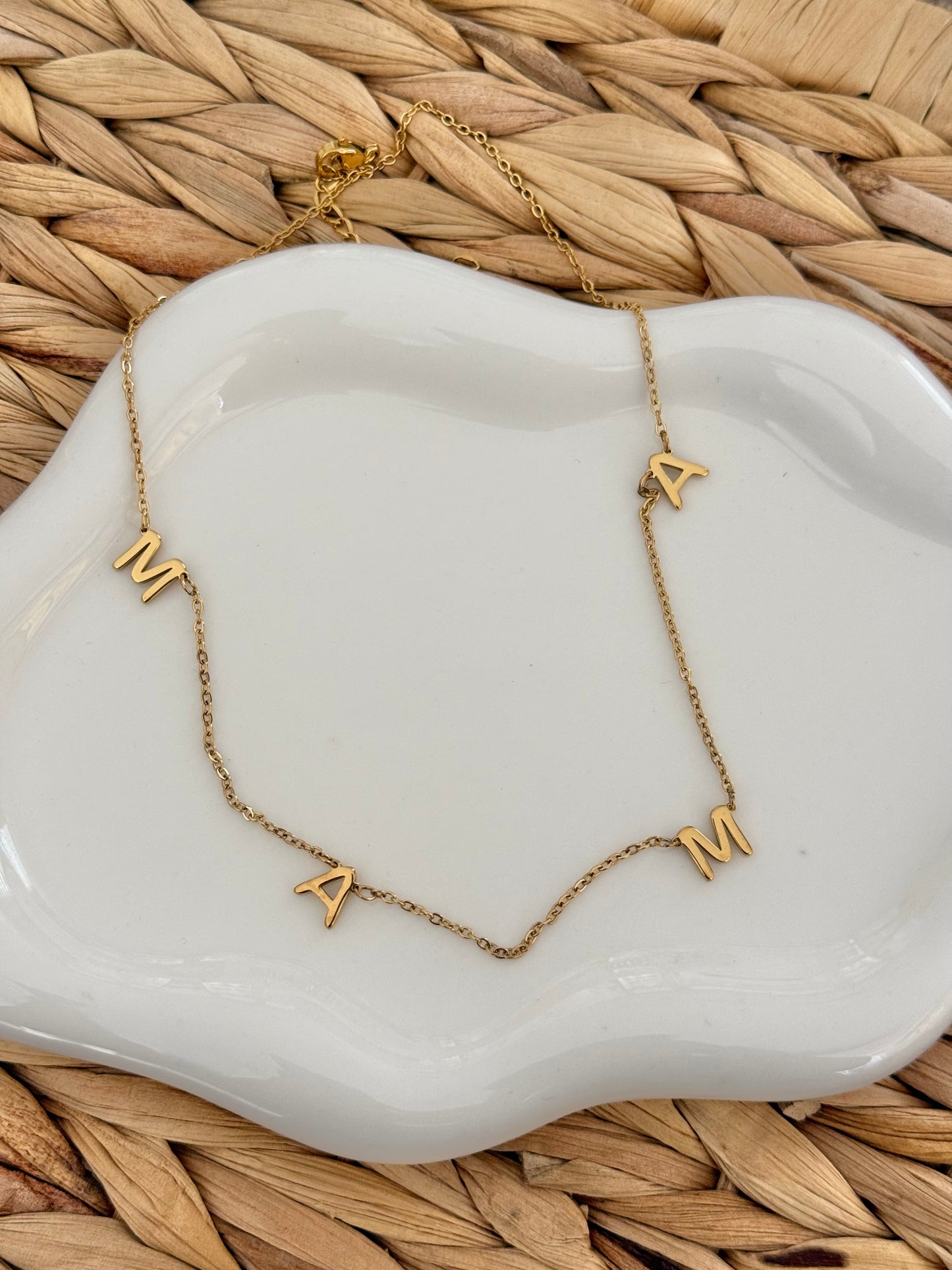 Mamá golden necklace