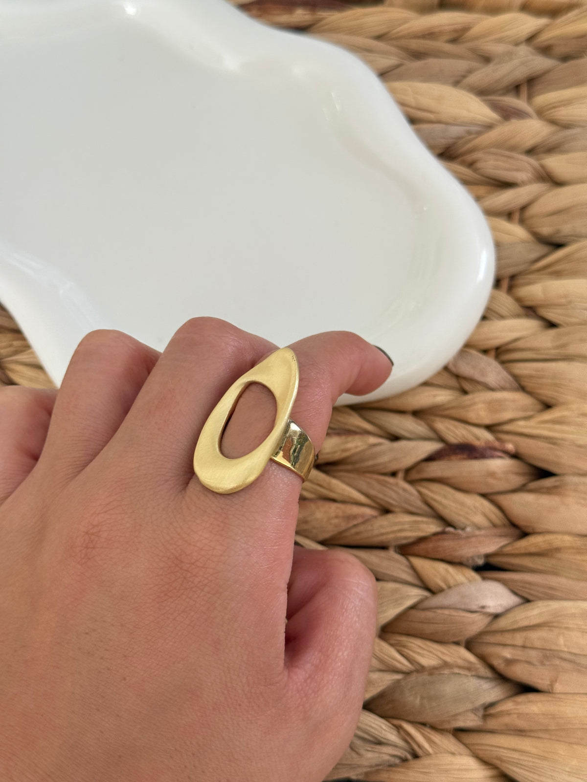 Oval gold matte