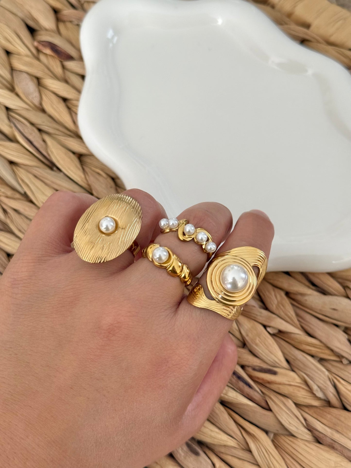 Twist pearl ring
