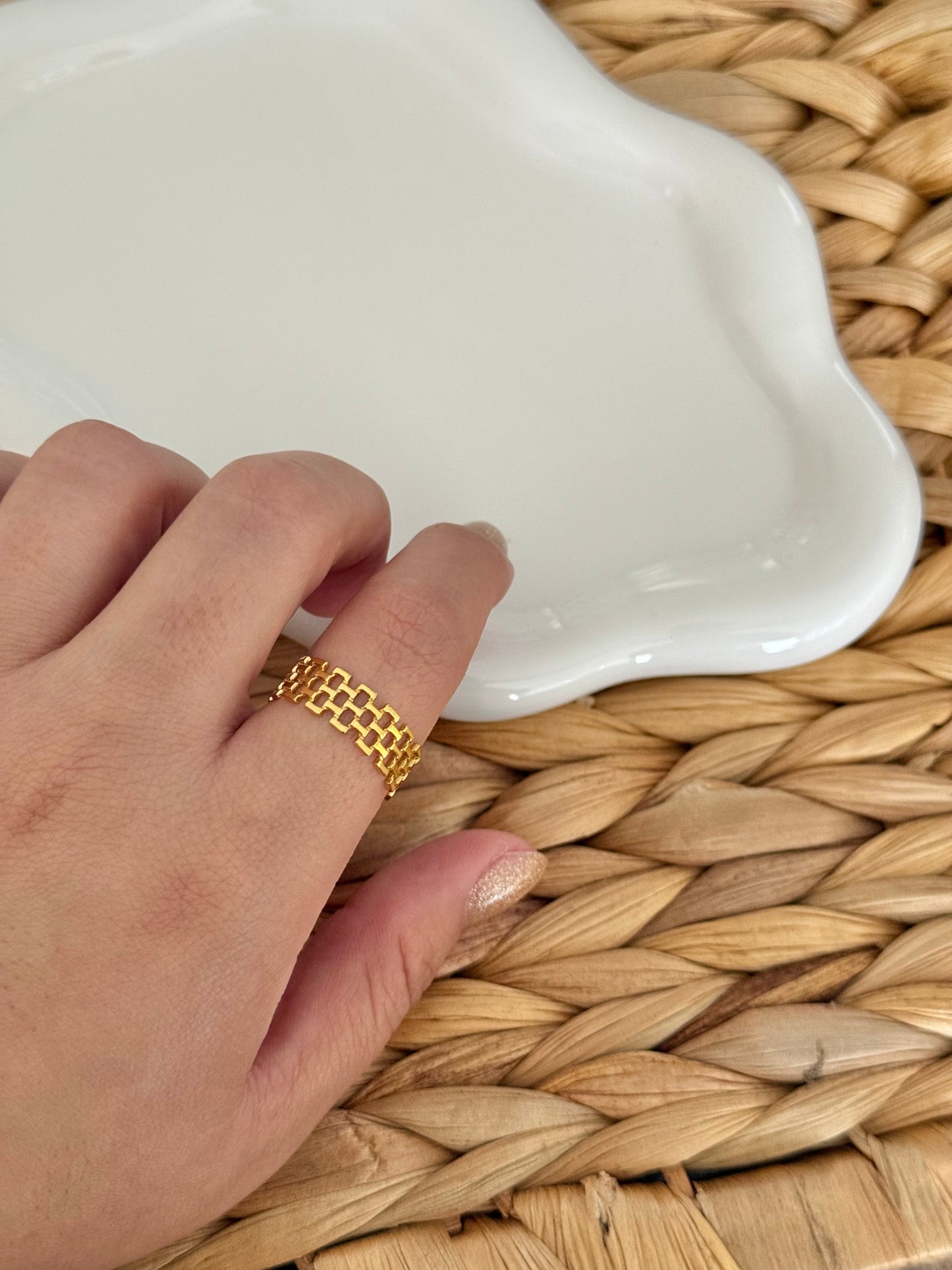 Meshed ring