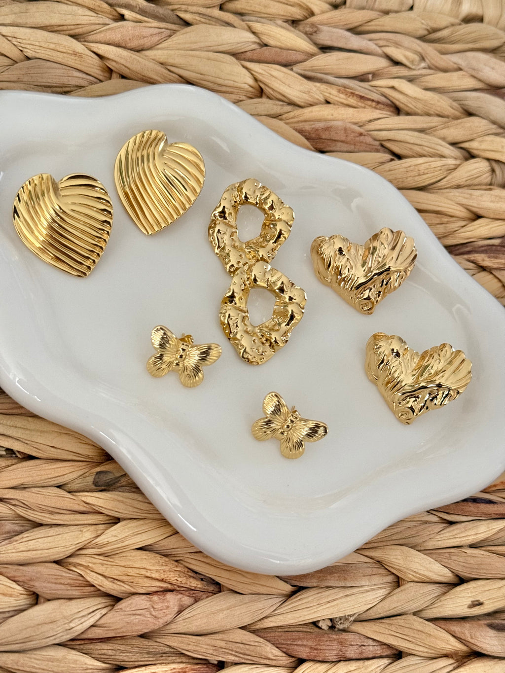 Heart line gold stud