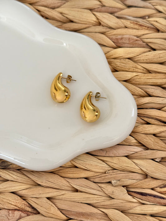 Drop mini gold earrings