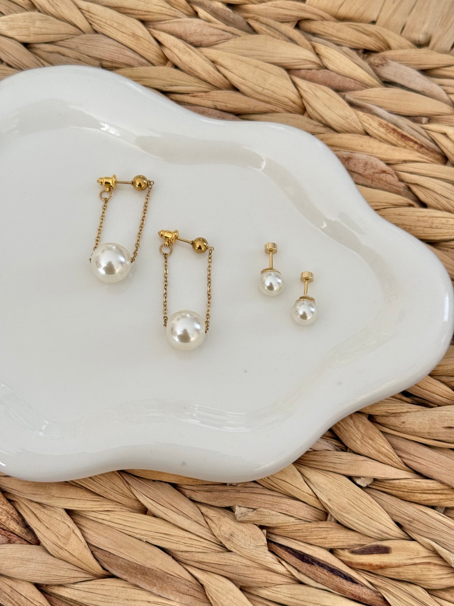 Lustre pearl earrings