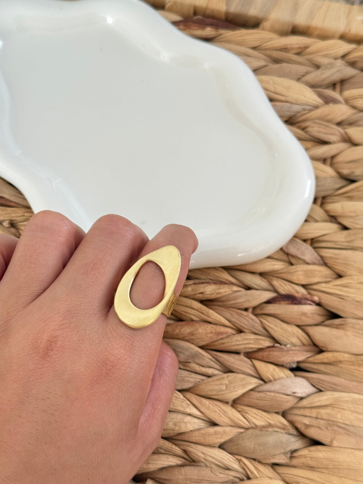 Oval gold matte