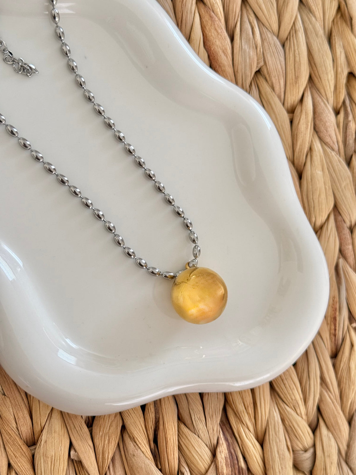 Big ball double tone necklace