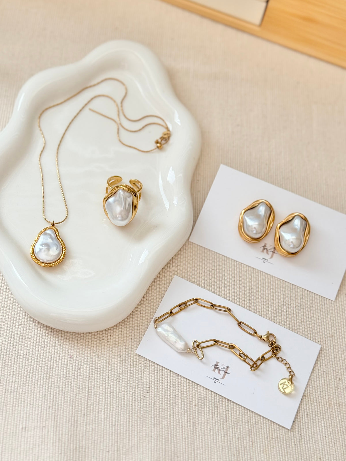 Rock pearl necklace